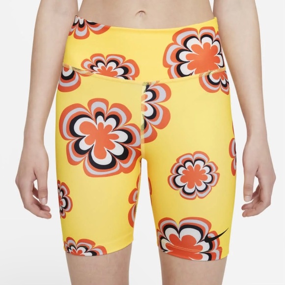 Nike One Women's 7" Shorts (Citron
Pulse) size XS - Picture 2 of 7